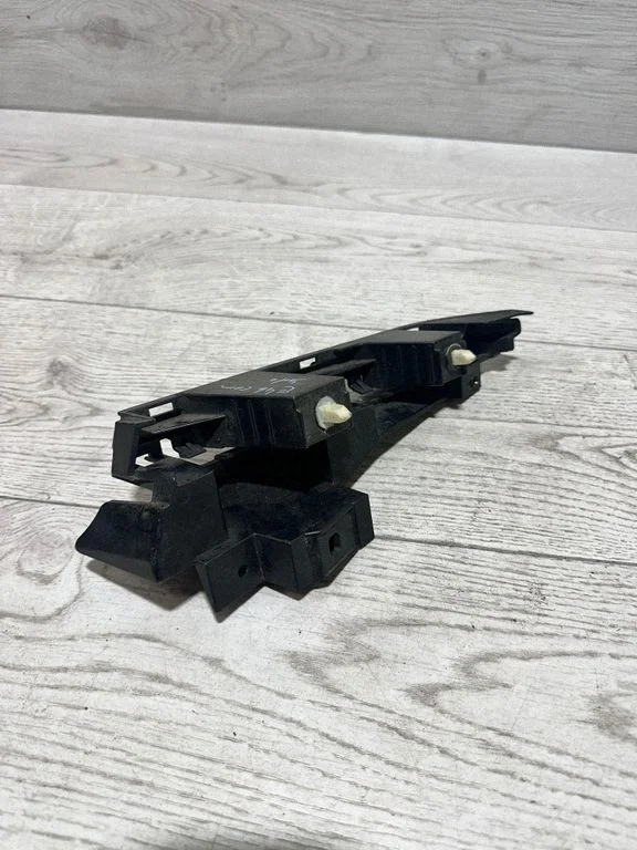 Rear bumper mounting bracket – BMW 3 Series E46 (1998-2005)