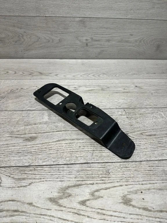 Tagumise kaitseraua kinnitusklamber – BMW X3 E83 (2003-2010)
