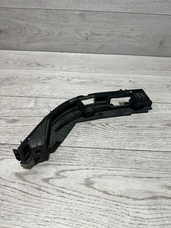 Rear bumper mounting bracket – BMW 7 Series E65 E66 (2001-2008)