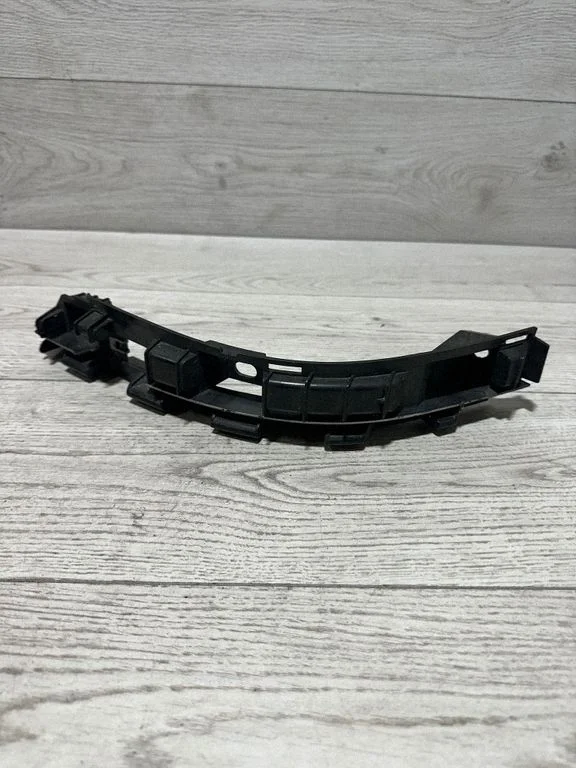 Tagumise kaitseraua kinnitusklamber 511272758411 – BMW 7-seeria E65 E66 (2001-2008)