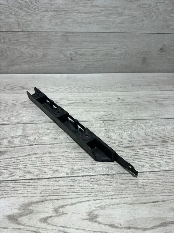 Tagumise kaitseraua kinnitusklamber – BMW X3 E83 (2003-2010)