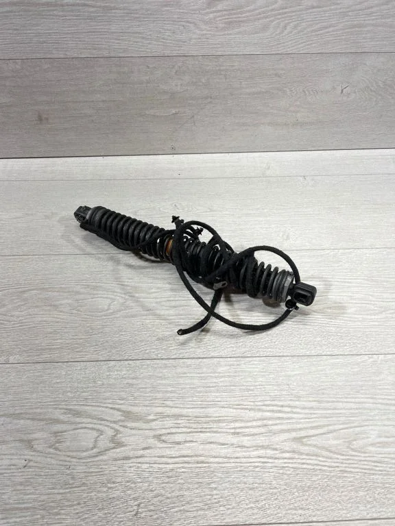 Siłownik (sprężyna gazowa) klapy bagażnika 7185713