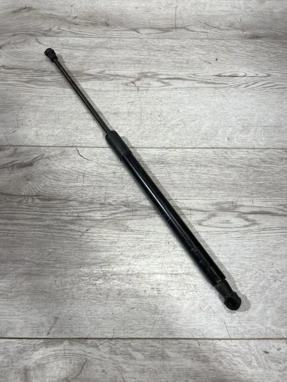 Aizmugurējā vāka amortizators – BMW 1. sērija F20 F21 (2011-2019)