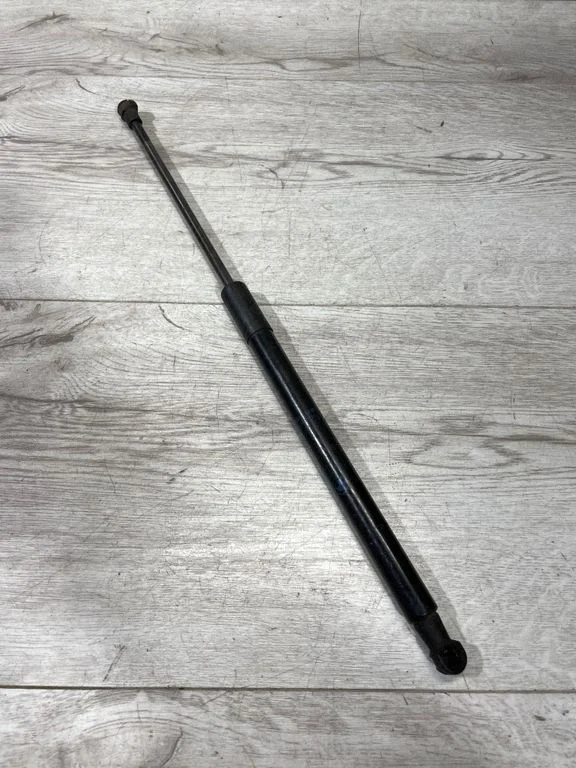 Aizmugurējā vāka amortizators – BMW 1. sērija F20 F21 (2011-2019)