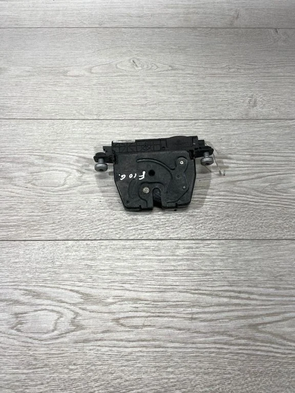 Tailgate/trunk/boot lock/catch/latch 918064107