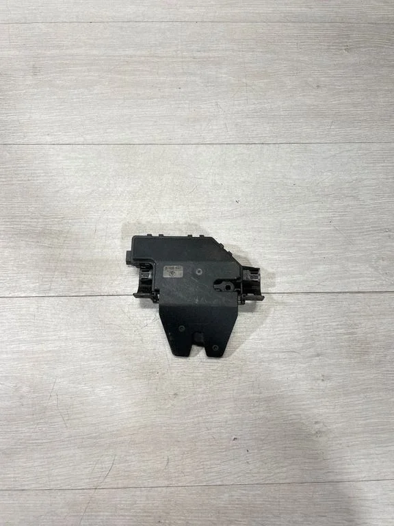 Tailgate/trunk/boot lock/catch/latch 8196401