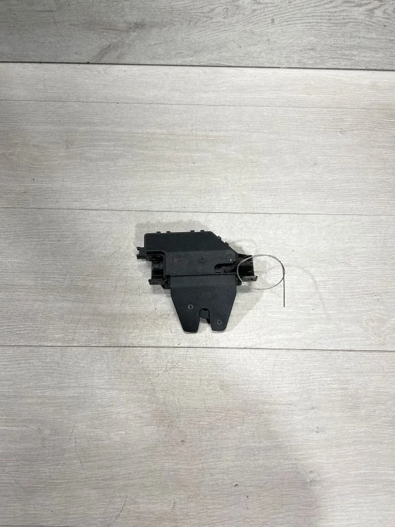 Tailgate/trunk/boot lock/catch/latch 8196401