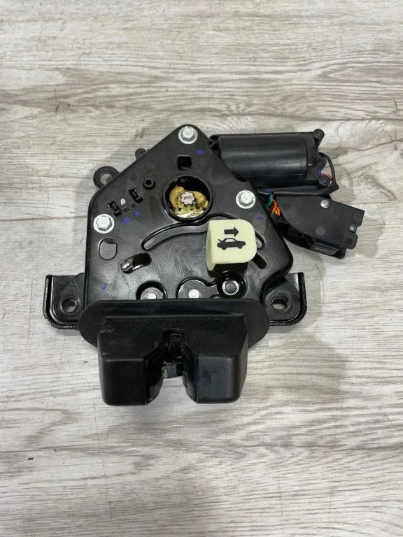 Tailgate/trunk/boot lock/catch/latch 150060400B – Tesla Model 3 (2017-)