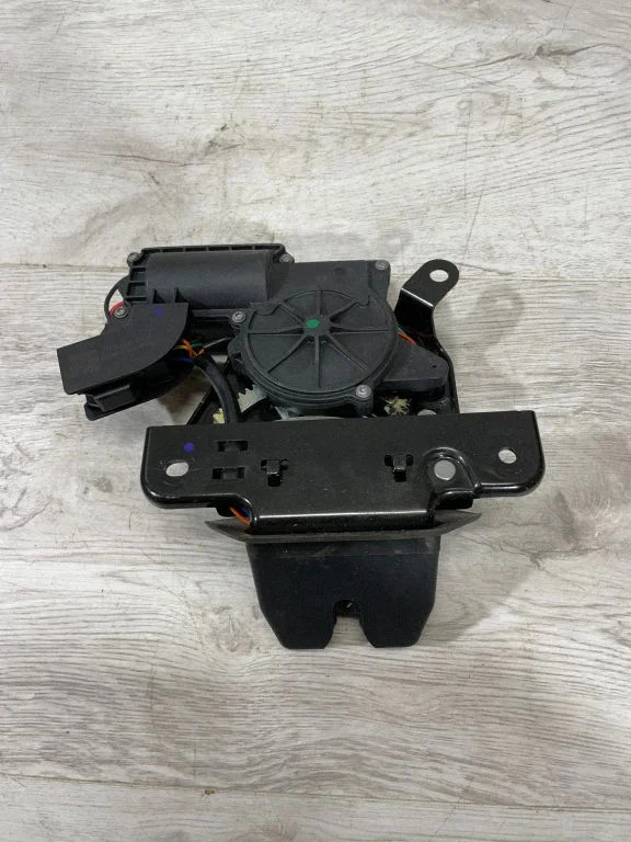 Tailgate/trunk/boot lock/catch/latch 150060400B – Tesla Model 3 (2017-)
