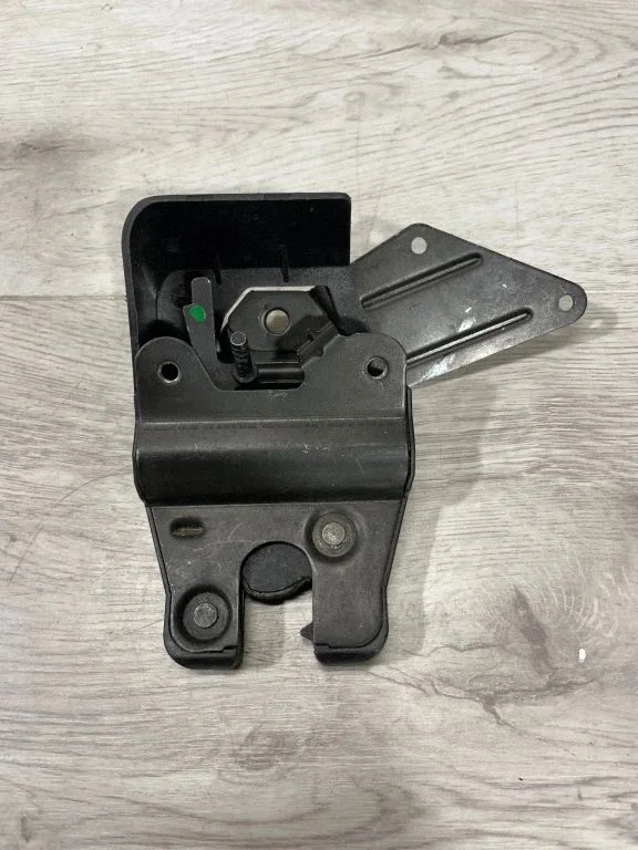 Zamek klapy bagażnika – BMW Seria 7 E65 E66 (2001-2008)