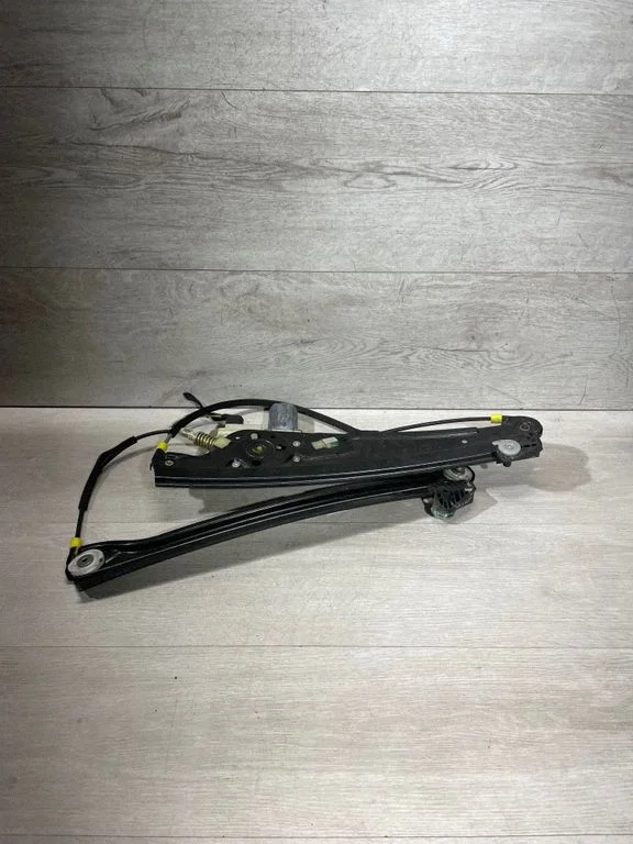 Front door window regulator with motor 7138862