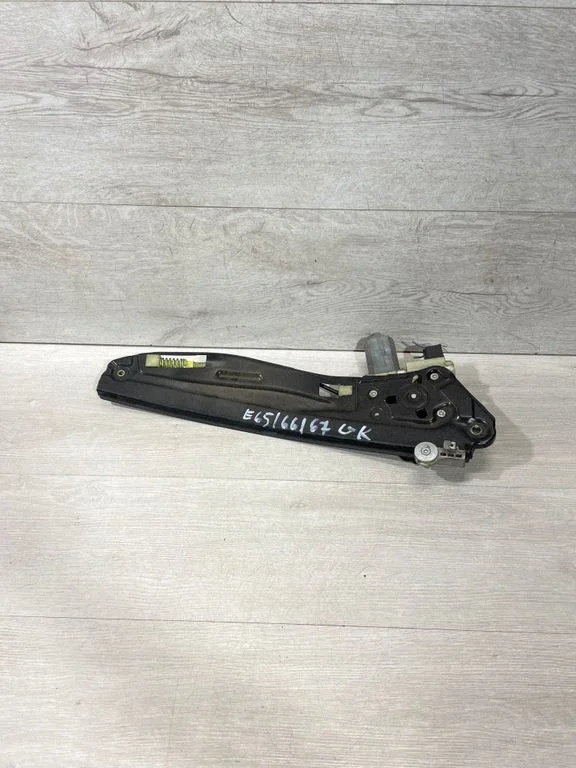 Rear door window regulator with motor 7138863