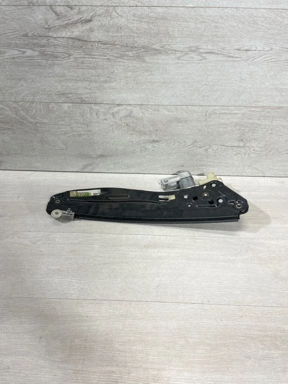 Rear door window regulator with motor 7138863