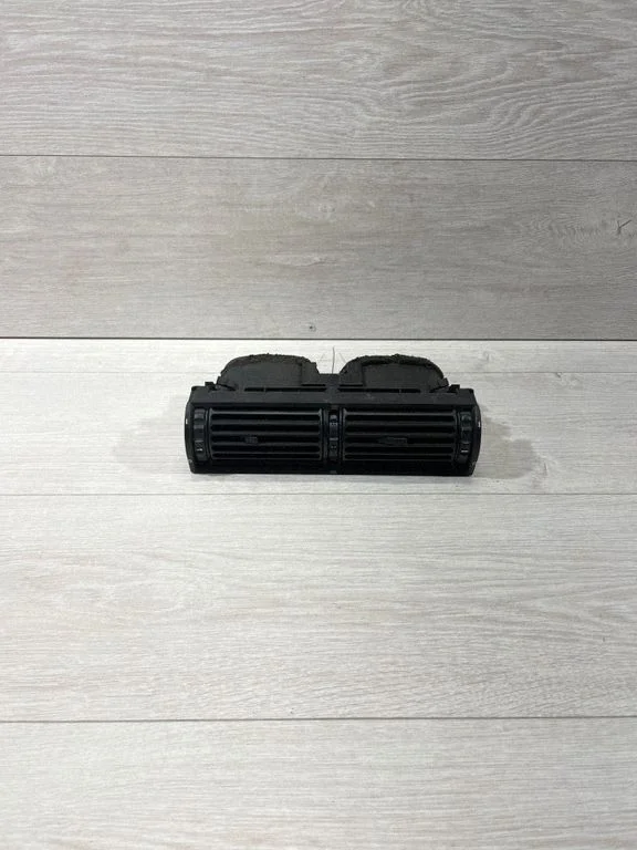 Dash center air vent grill 8390314