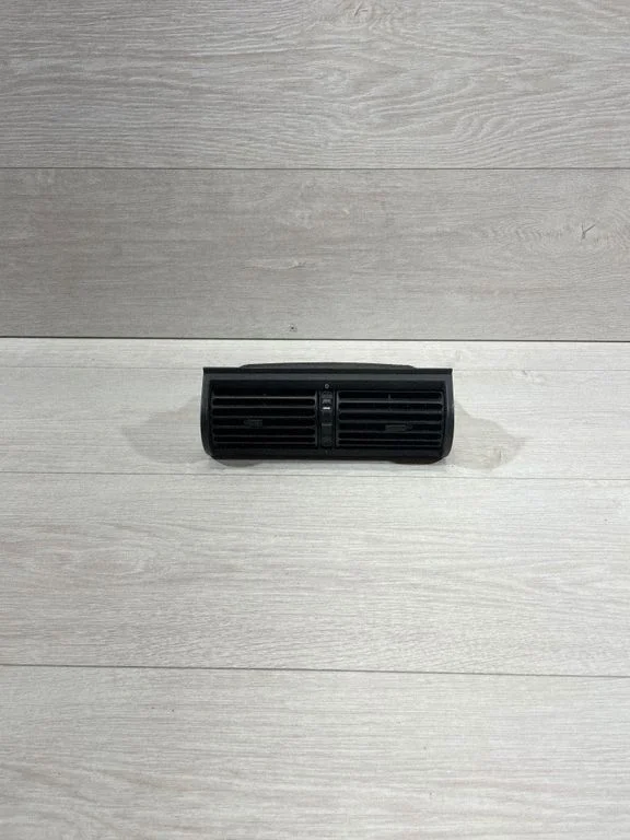 Dash center air vent grill 8397713 – BMW Z3 E36 (1994-2002)