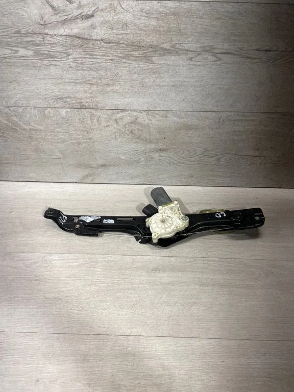 Rear door window regulator with motor 7335600