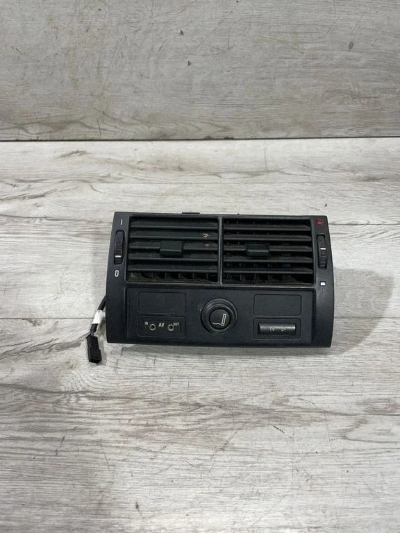 Dash center air vent grill – BMW X5 E53 (1999-2006)