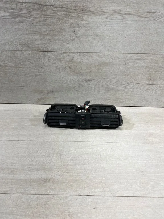 Dash center air vent grill 9347436