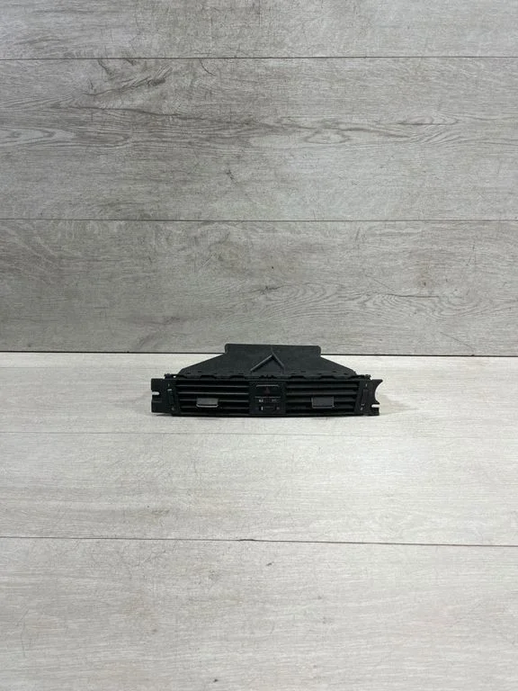 Dash center air vent grill 9130469