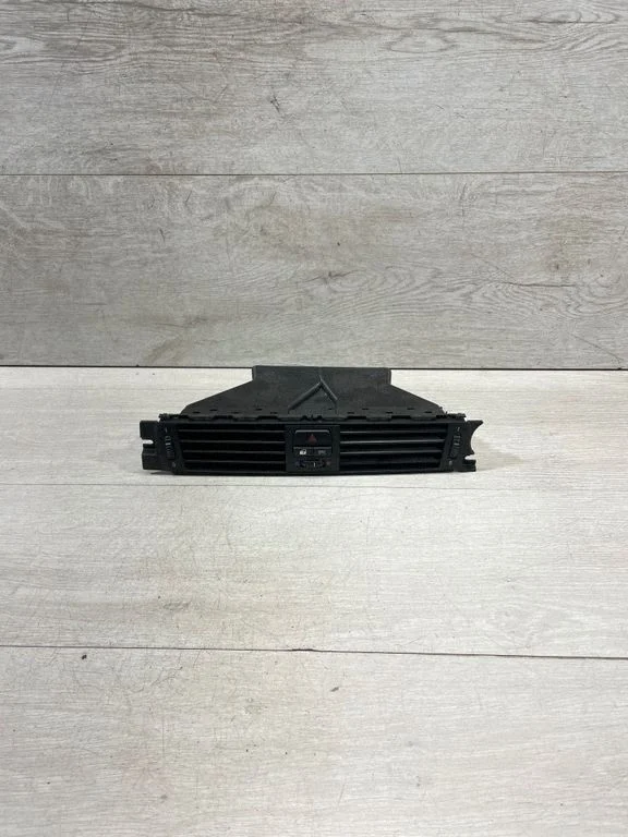 Dash center air vent grill 9151176
