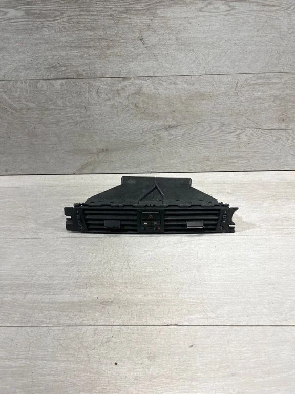 Dash center air vent grill 9151176