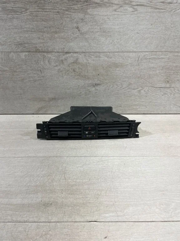 Dash center air vent grill – BMW 3 Series E90 E91 (2005-2012)