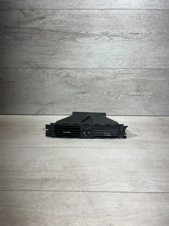 Dash center air vent grill 9130469