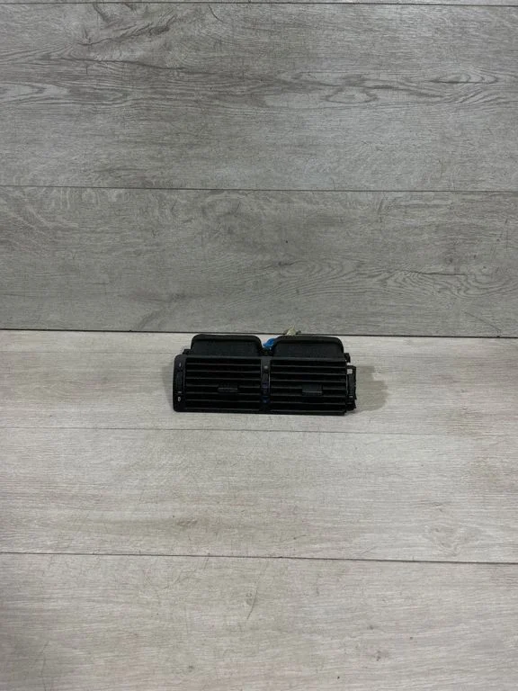 Dash center air vent grill 8391179
