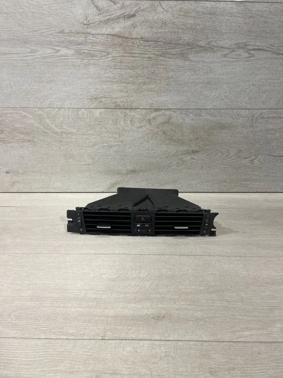 Dash center air vent grill – BMW 3 Series E90 E91 (2005-2012)