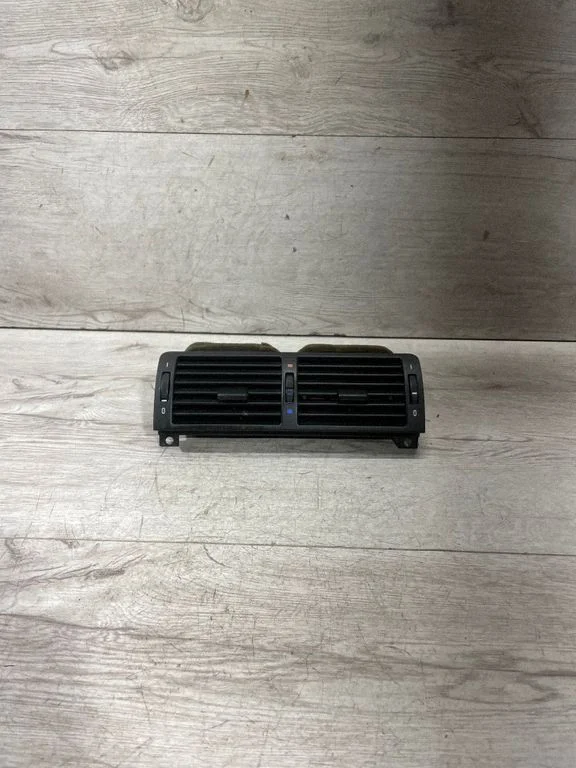 Dash center air vent grill 8370742