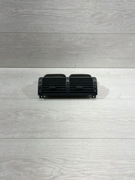 Dash center air vent grill 8370742