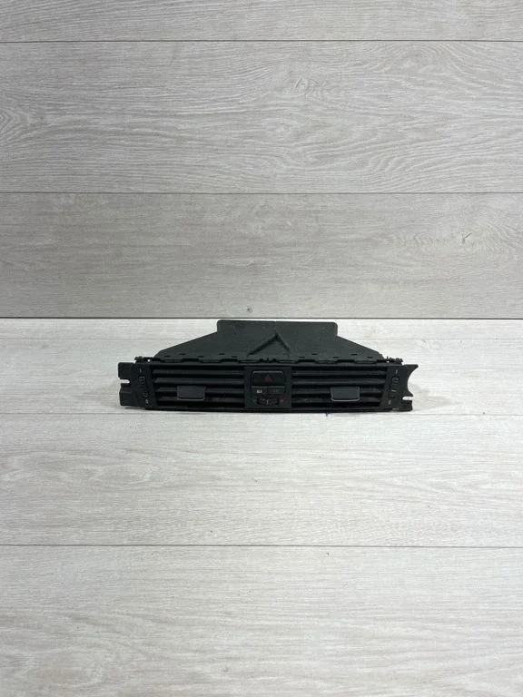 Armatuurlaua keskmine õhutusrest 9123302