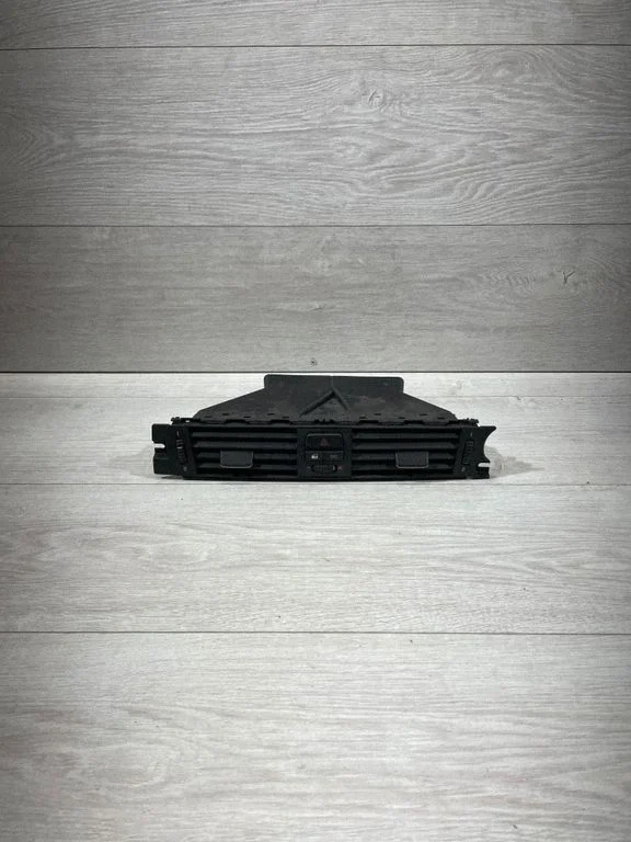 Armatuurlaua keskmine õhutusrest 9123302