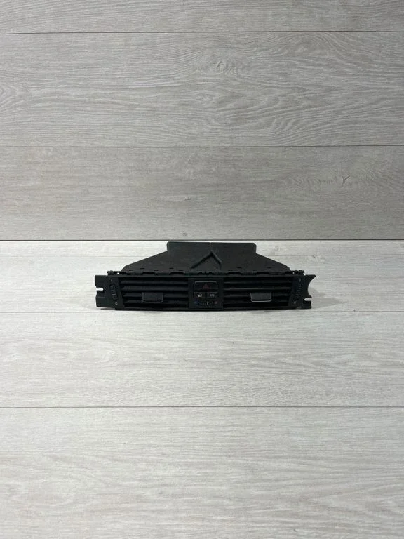 Dash center air vent grill 9151176
