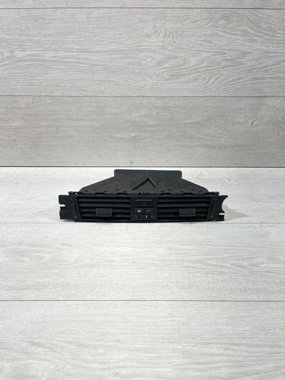 Dash center air vent grill – BMW 3 Series E90 E91 (2005-2012)