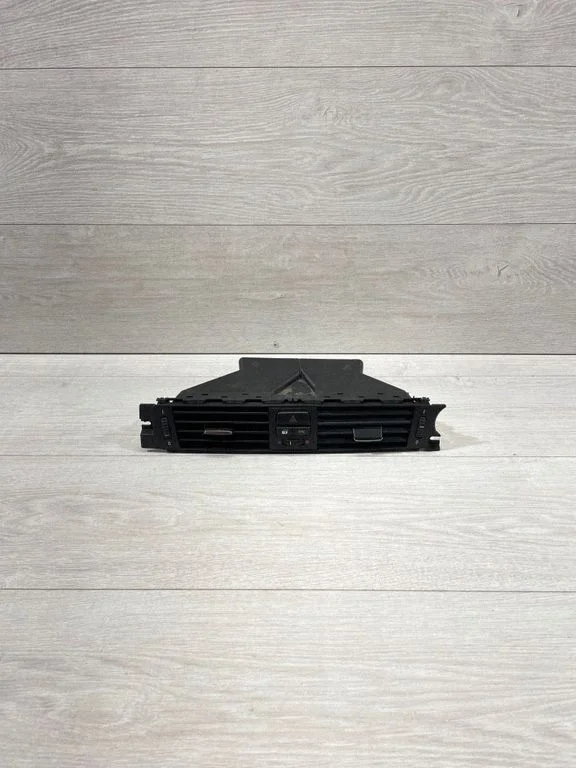 Dash center air vent grill – BMW 3 Series E90 E91 (2005-2012)