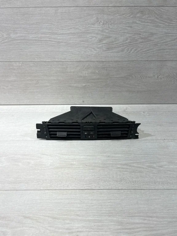 Dash center air vent grill – BMW 3 Series E90 E91 (2005-2012)