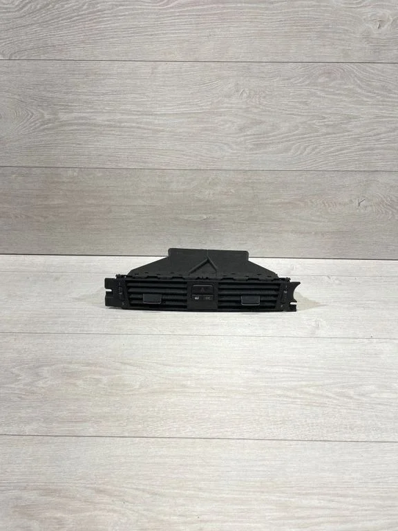 Dash center air vent grill – BMW 3 Series E90 E91 (2005-2012)