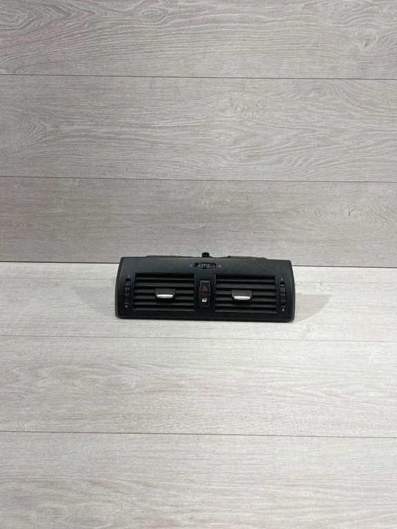Dash center air vent grill 3415965
