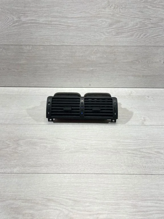 Dash center air vent grill 8370742