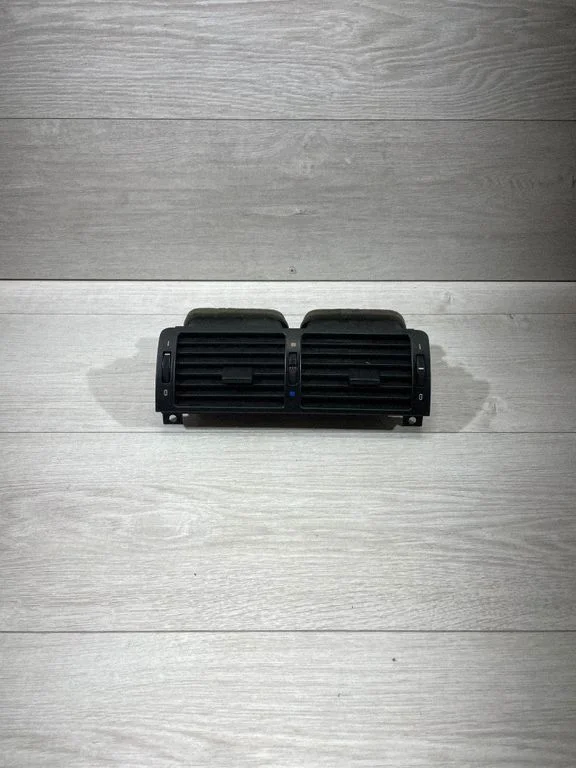 Dash center air vent grill 8370742