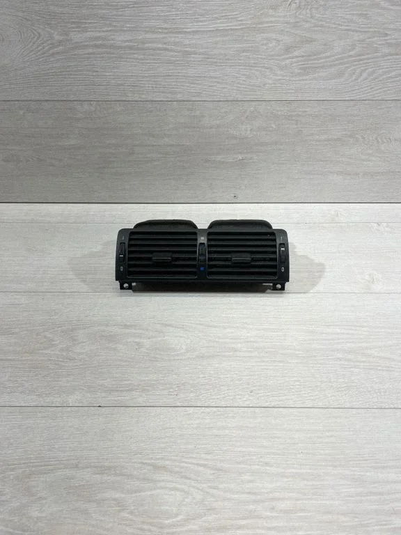 Dash center air vent grill 8370742
