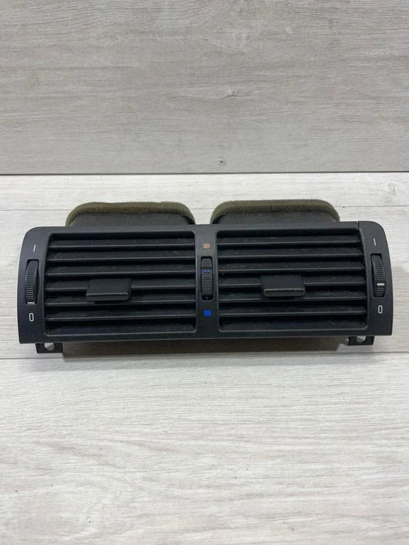 Dash center air vent grill 8370742