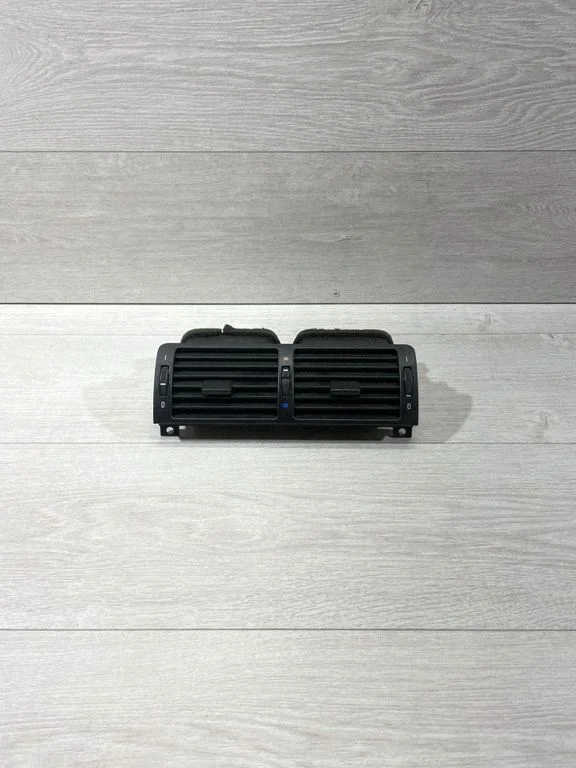 Dash center air vent grill 8370742