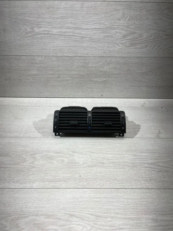 Dash center air vent grill 8370742