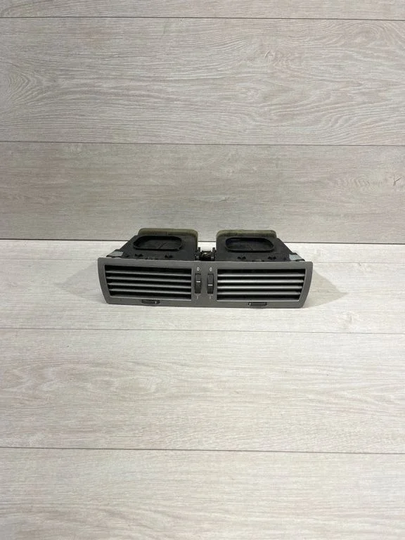 Dash center air vent grill 8223599