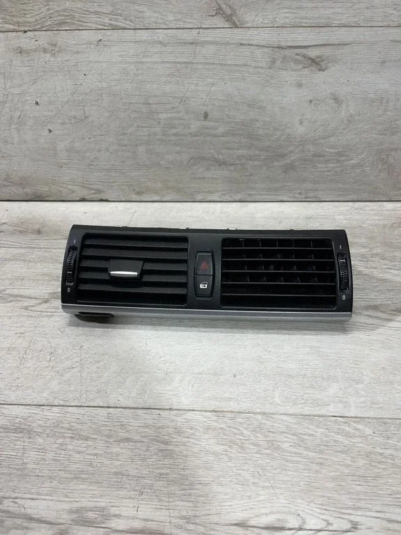 Armatuurlaua keskmine õhutusrest – BMW X5 E70 (2006-2013)
