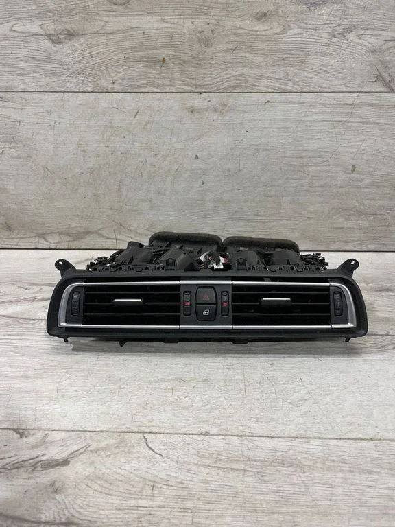 Dash center air vent grill – BMW 7 Series F01 F02 F03 F04 (2008-2016)