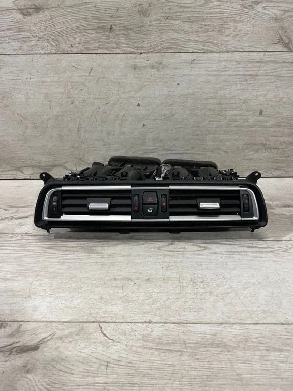 Dash center air vent grill – BMW 7 Series F01 F02 F03 F04 (2008-2016)