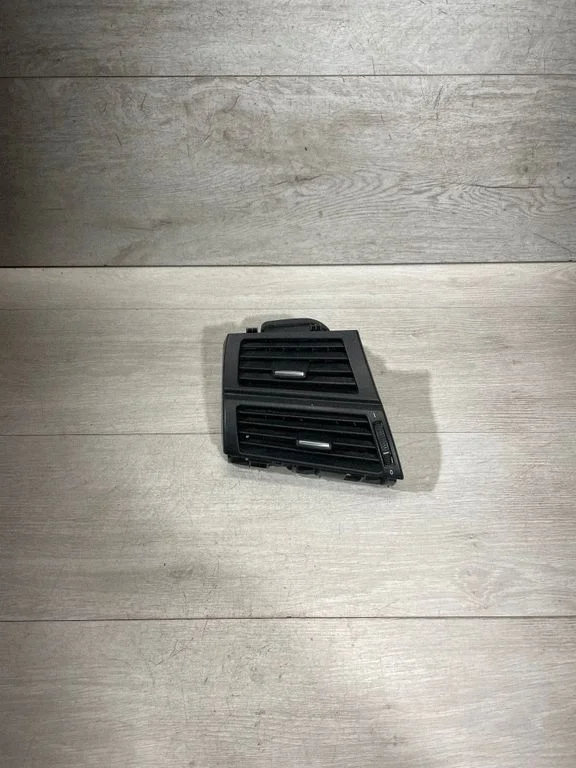 Dashboard side air vent grill/cover trim 9227767